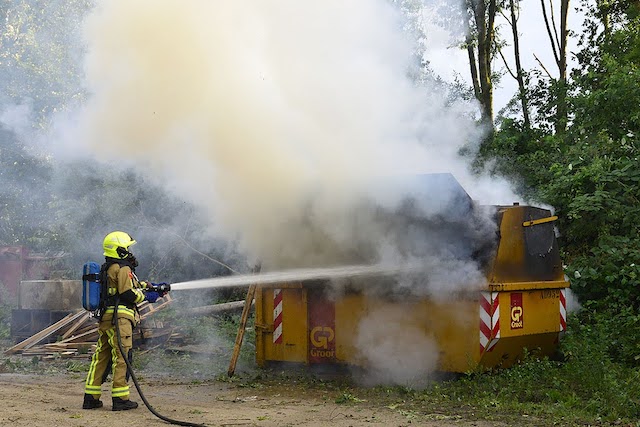 2023/122/20230705-20u38 GB 008 Containerbrand Rijstvogelstraat.jpg